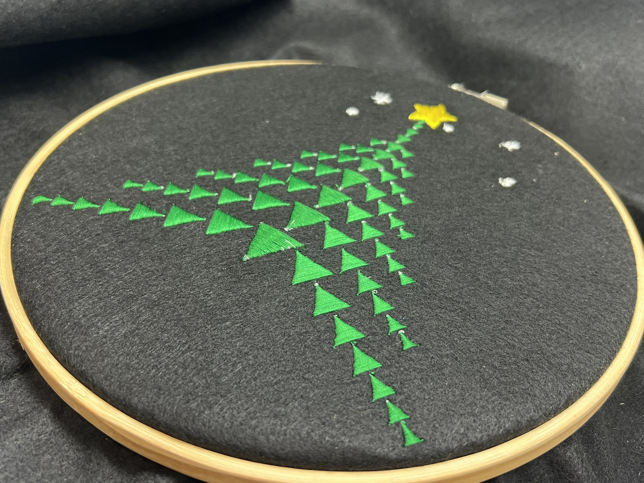fractal xmas tree embroidery ver.02